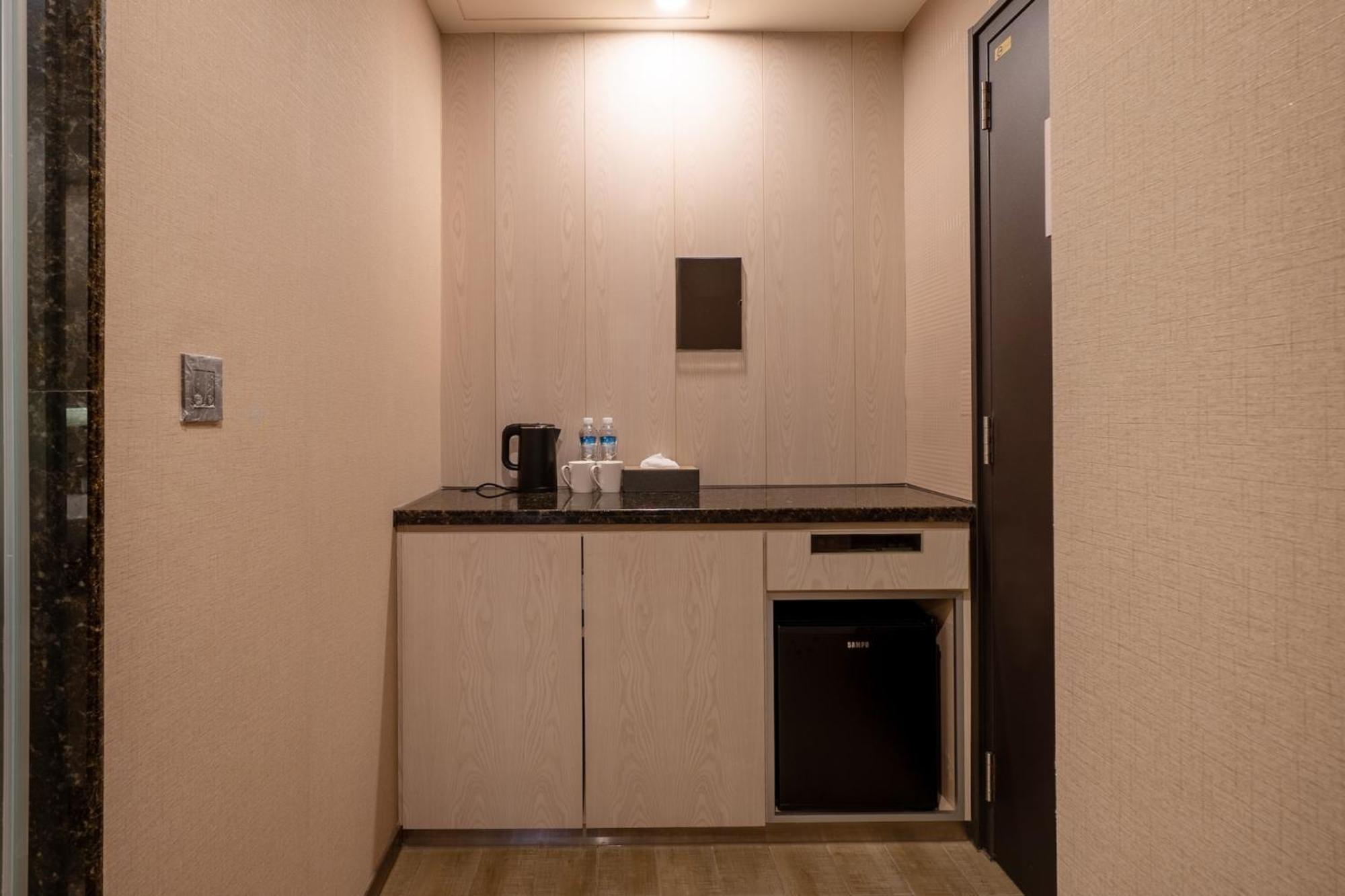 Guide Hotel Taichung Ziyou Εξωτερικό φωτογραφία