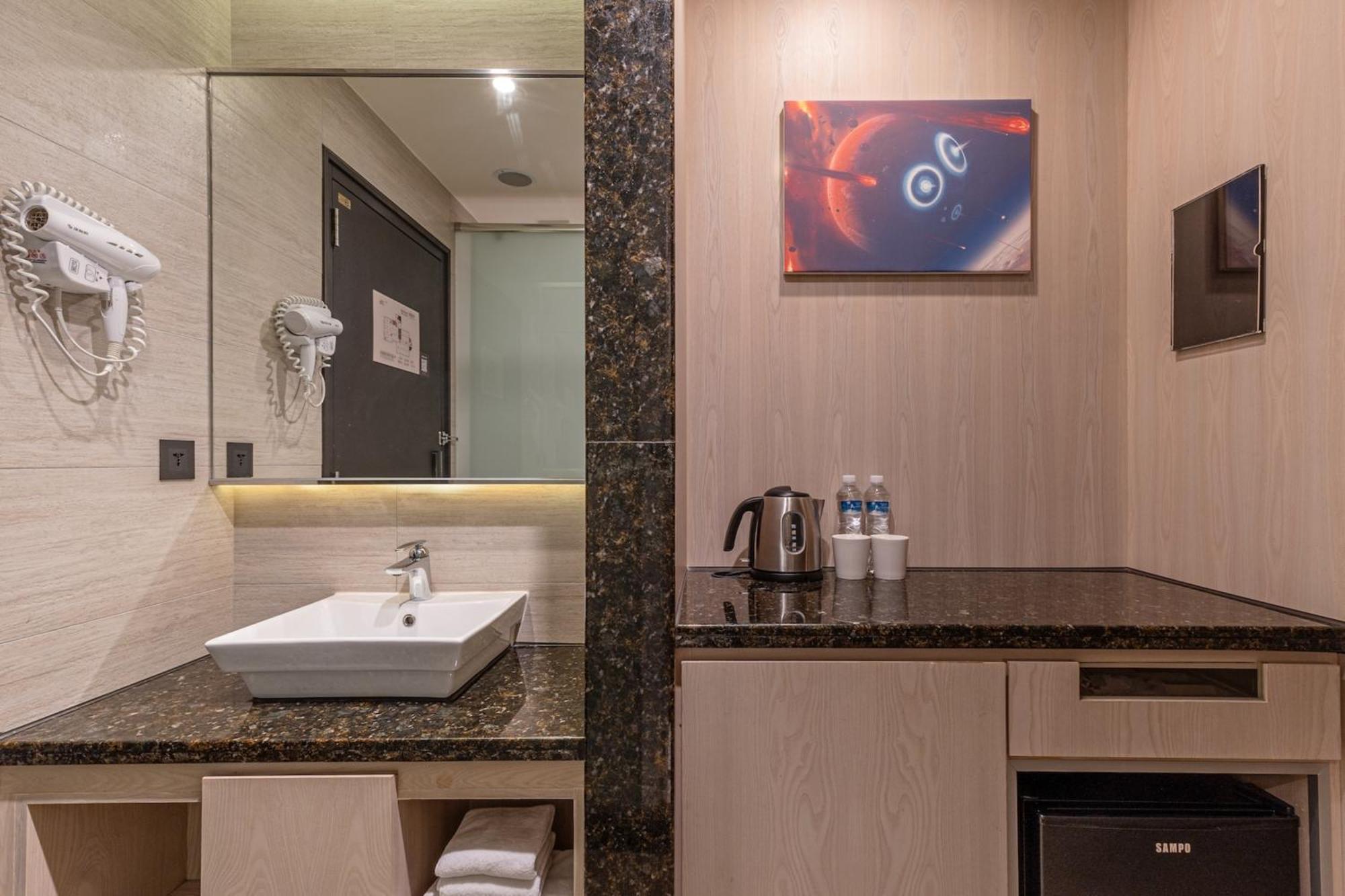 Guide Hotel Taichung Ziyou Εξωτερικό φωτογραφία