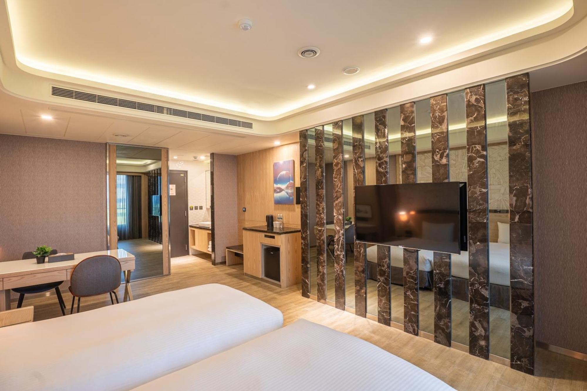 Guide Hotel Taichung Ziyou Εξωτερικό φωτογραφία