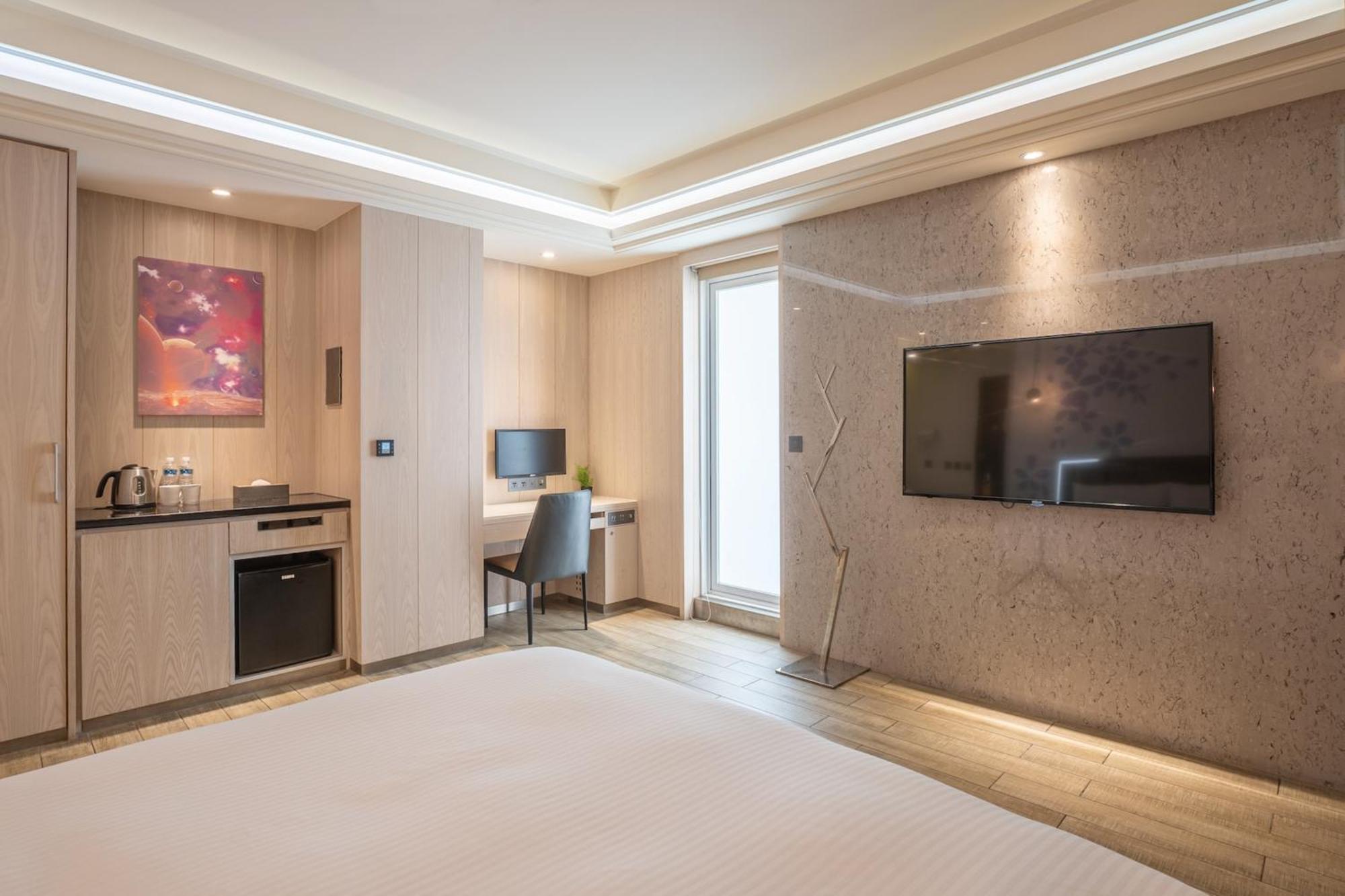 Guide Hotel Taichung Ziyou Εξωτερικό φωτογραφία