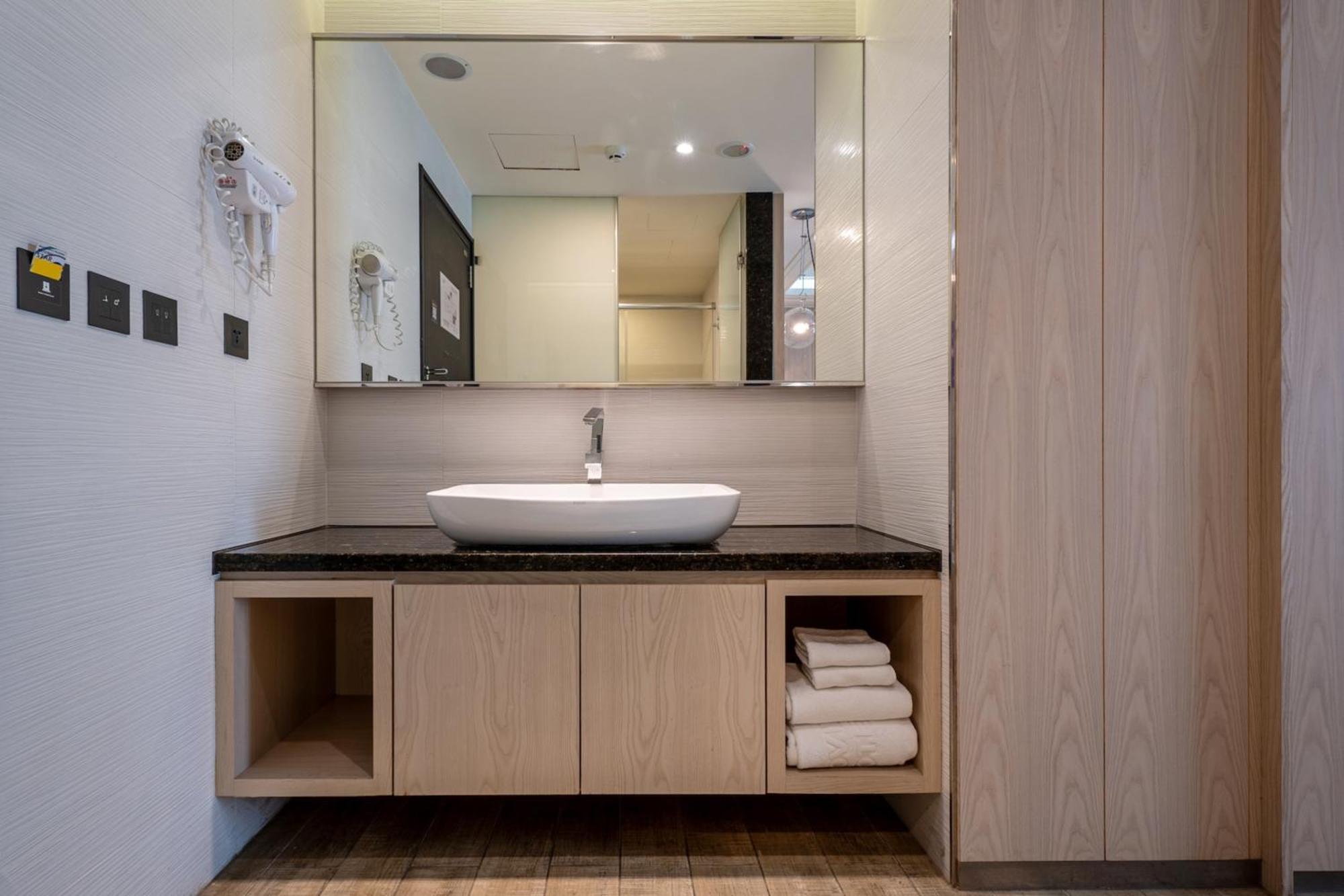 Guide Hotel Taichung Ziyou Εξωτερικό φωτογραφία