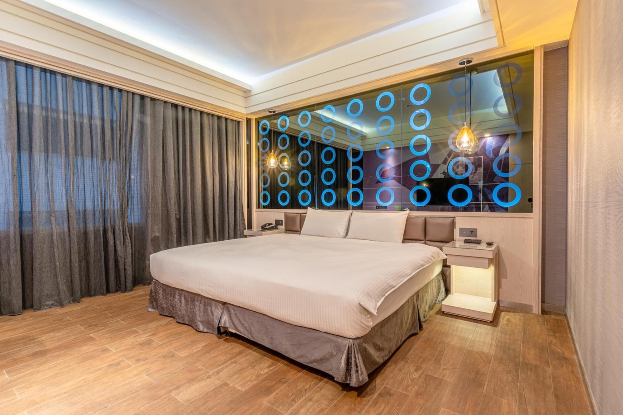 Guide Hotel Taichung Ziyou Εξωτερικό φωτογραφία