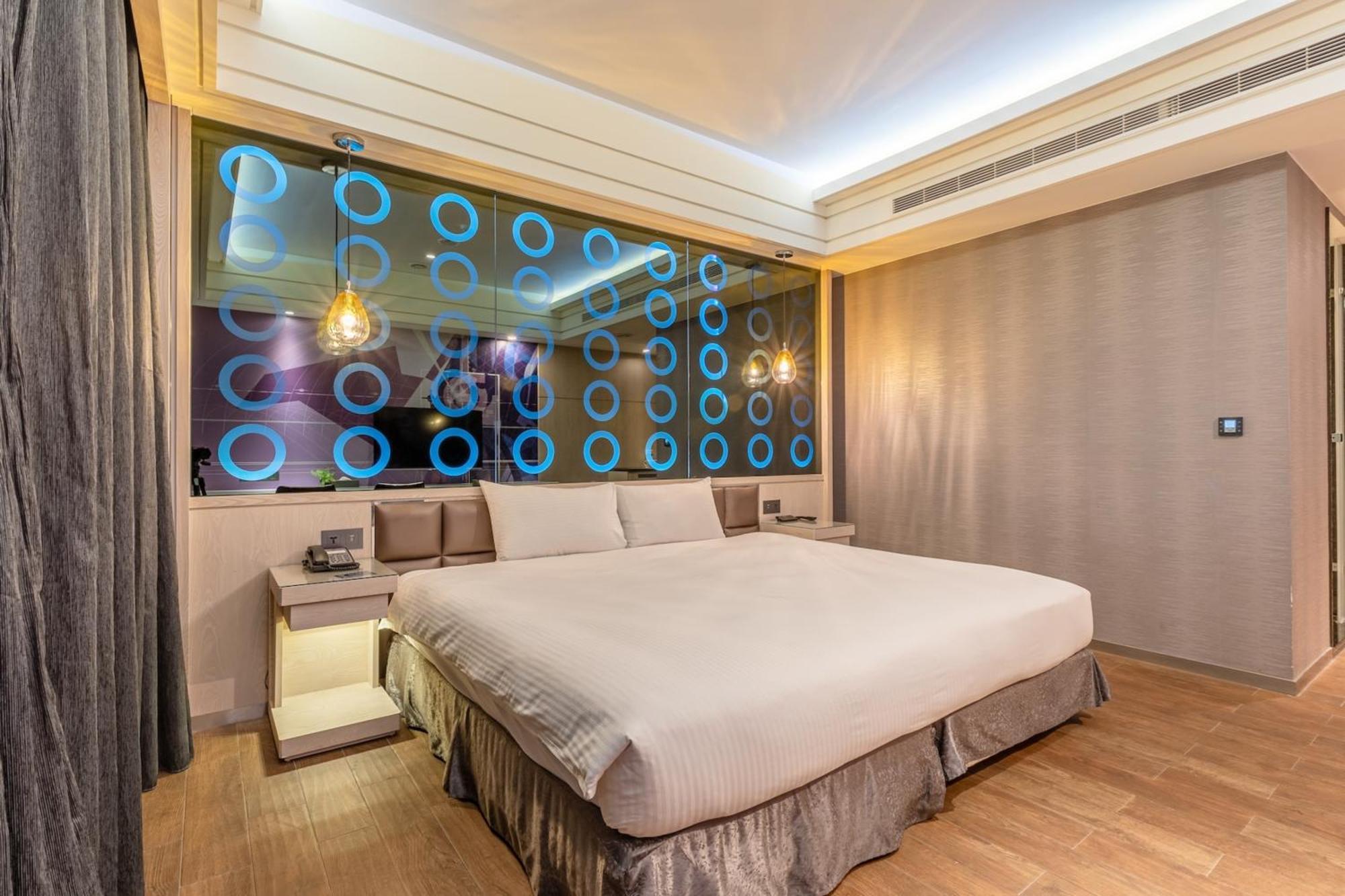 Guide Hotel Taichung Ziyou Εξωτερικό φωτογραφία